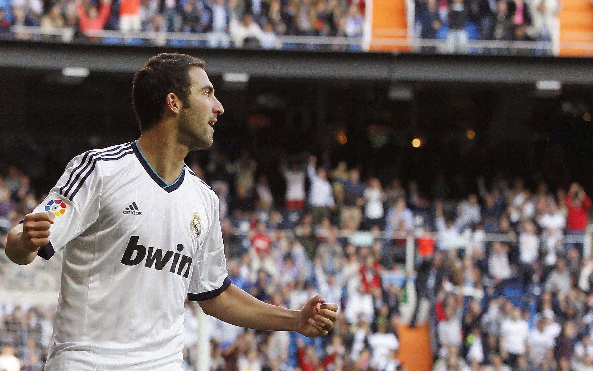 哈兰德双响创历史,曼城主场轻取伯恩茅斯,哈兰德穿曼城球衣