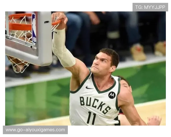 雄鹿大洛佩兹护筐站稳，禁区像上锁